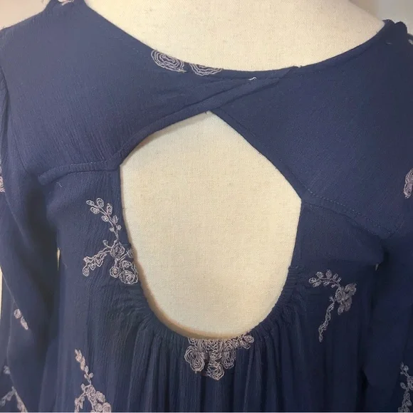 Altar'd State Embroidered Boho Long Sleeve Dress Cut Out Back Navy Size Small - Picture 3 of 6